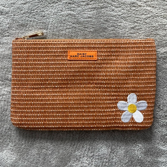Daisy Marc Jacobs Cosmetic Straw Pouch - Picture 1 of 7
